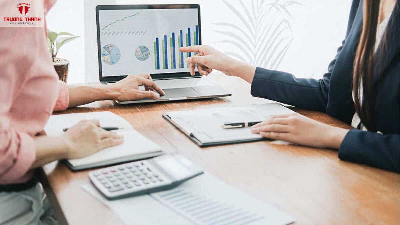 Tại Sao Doanh Nghiệp Cần Thuê Dịch Vụ Kế Toán Trưởng Tại Hà Nội Uy Tín?