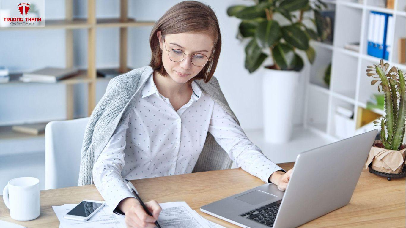 Hướng Dẫn Sử Dụng SMART Để Lập Kế Hoạch Tài Chính Hiệu Quả