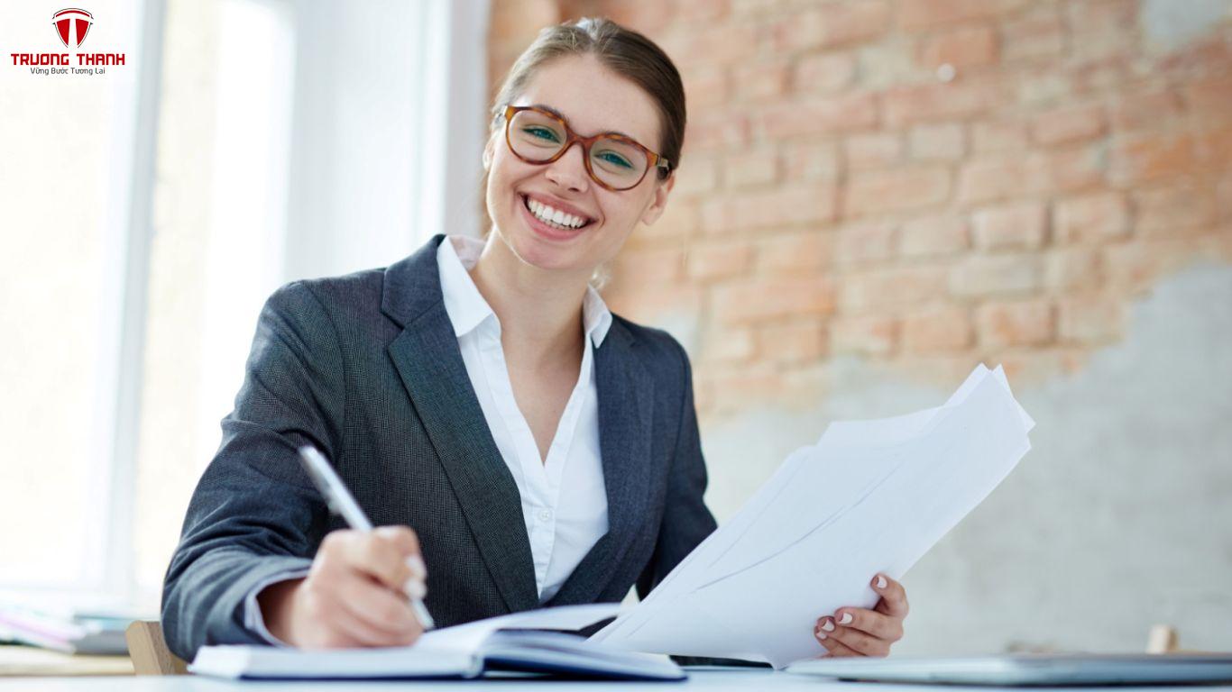 Khó Khăn Trong Việc Giải Thích Số Liệu Cho Sếp Không Rành Kế Toán