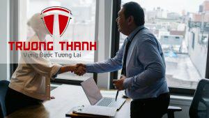 Cách Giữ Thái Độ Chuyên Nghiệp Khi Làm Việc Với Cục Thuế Để Tránh Rủi Ro Không Đáng Có