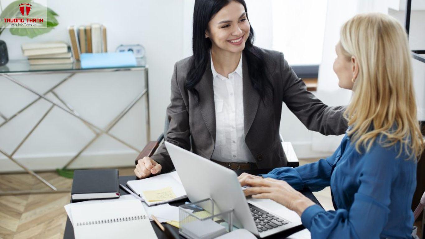 Sinh Viên Kế Toán Làm Bài Tập Báo Cáo Tài Chính Có Khó Không