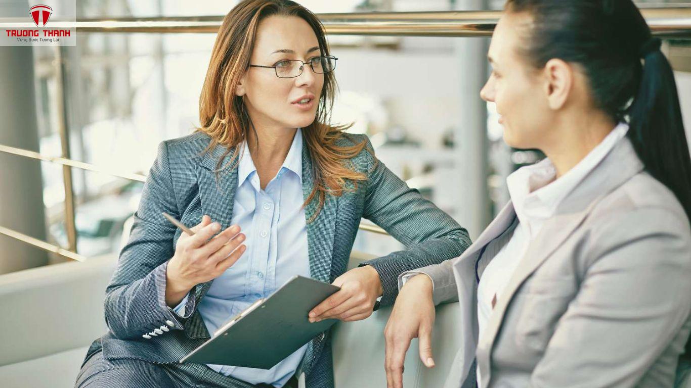 Bật Mí Cách Sinh Viên Thực Tập Trình Bày Ý Kiến Với Sếp Một Cách Tự Tin