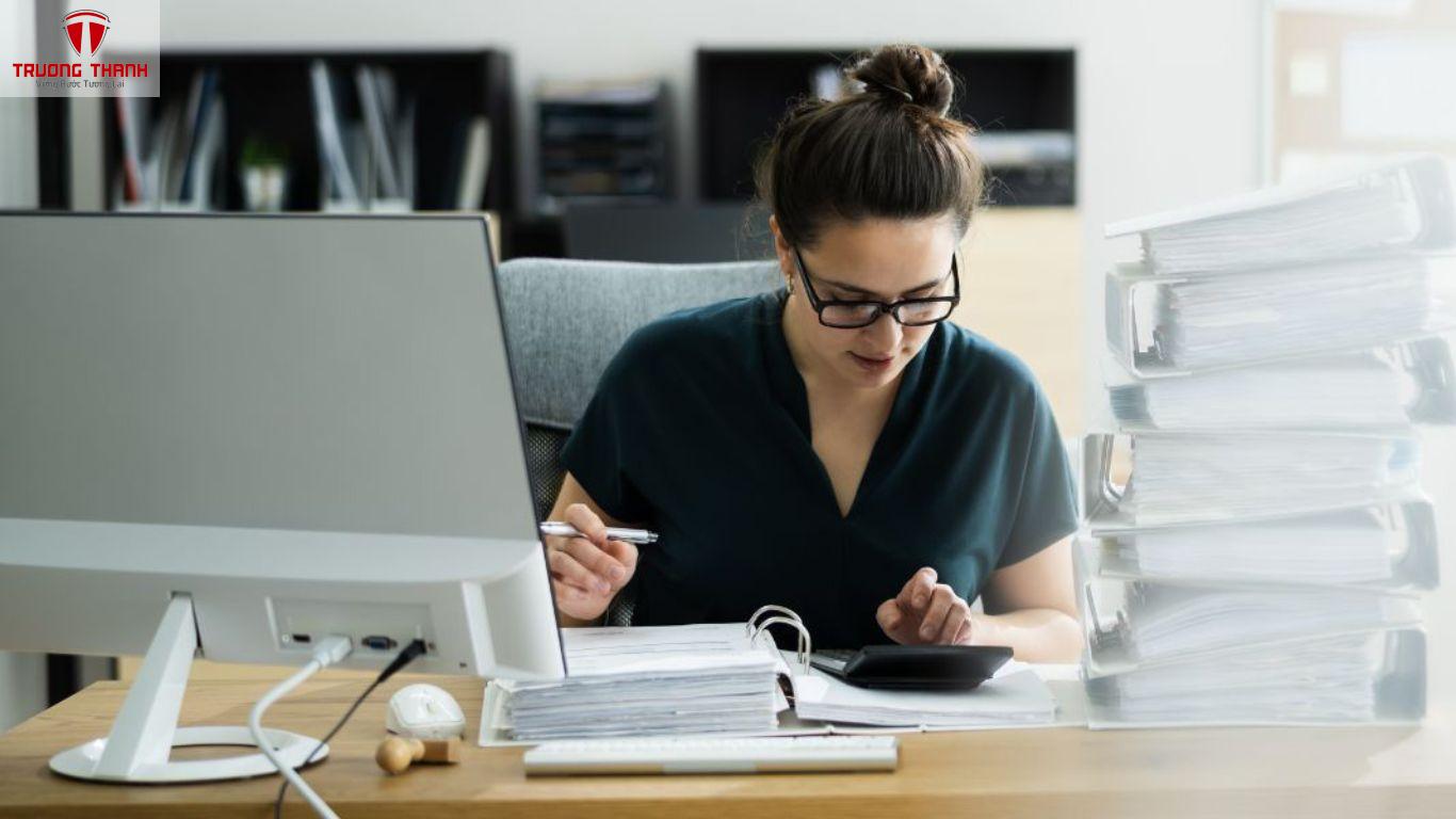 Cách Nào Để Sinh Viên Kế Toán Xử Lý Yêu Cầu Khẩn Cấp Từ Khách Hàng