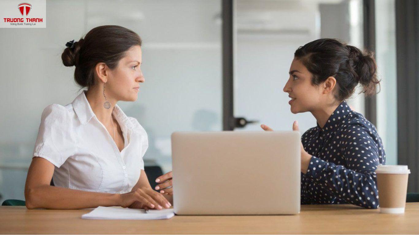 Hướng Dẫn Sinh Viên Kế Toán Xử Lý Phàn Nàn Từ Khách Hàng Khi Thực Tập