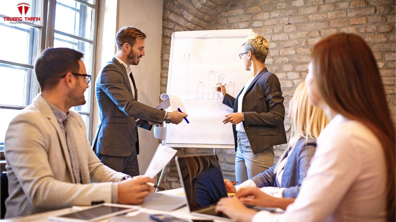 Làm Cách Nào Để Sinh Viên Kế Toán Giao Tiếp Hiệu Quả Trong Cuộc Họp Với Sếp