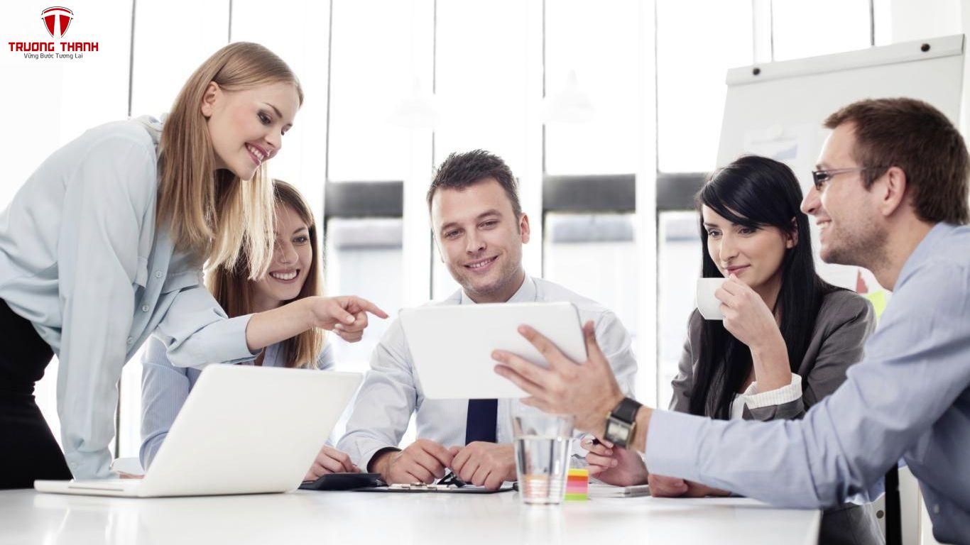 Làm Cách Nào Để Sinh Viên Hợp Tác Hiệu Quả Với Đồng Nghiệp Trong Công Ty