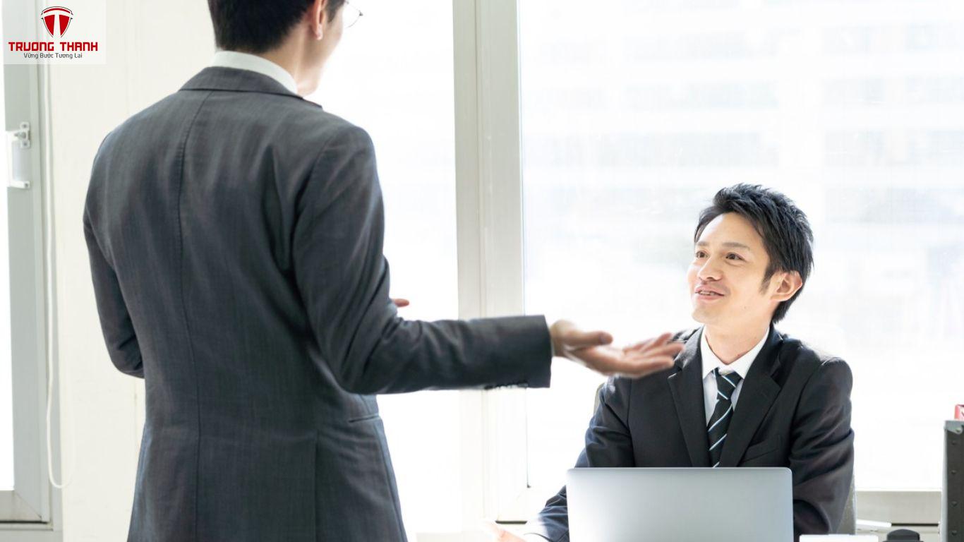 Top 6 Kỹ Năng Giao Tiếp Với Sếp Dành Cho Sinh Viên Đi Thực Tập