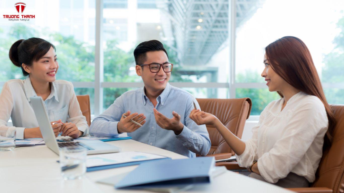 Top 6 Kỹ Năng Giao Tiếp Với Sếp Dành Cho Sinh Viên Đi Thực Tập