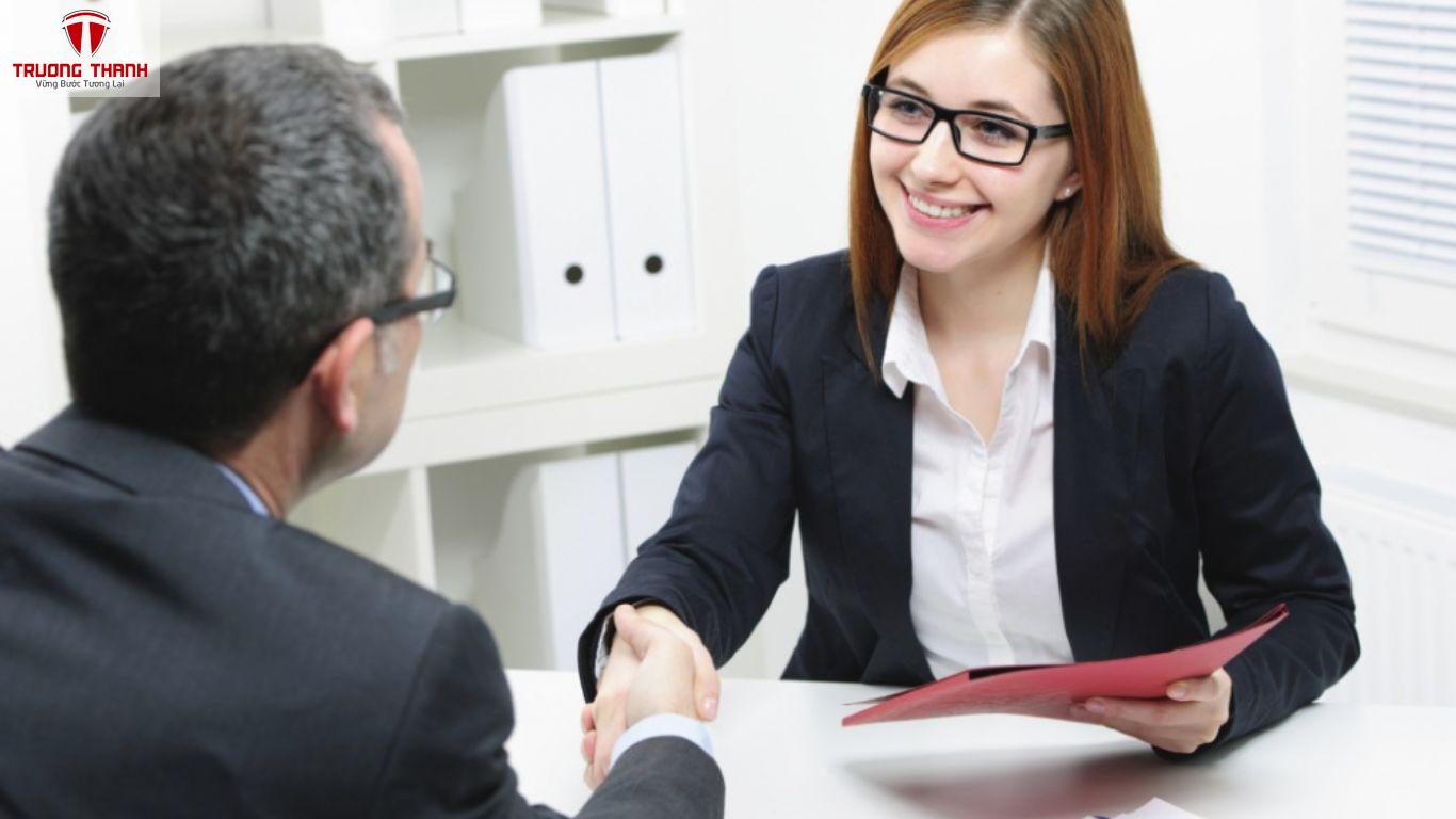 Top 6 Lỗi Giao Tiếp Với Khách Hàng Mà Sinh Viên Khi Đi Làm Cần Tránh