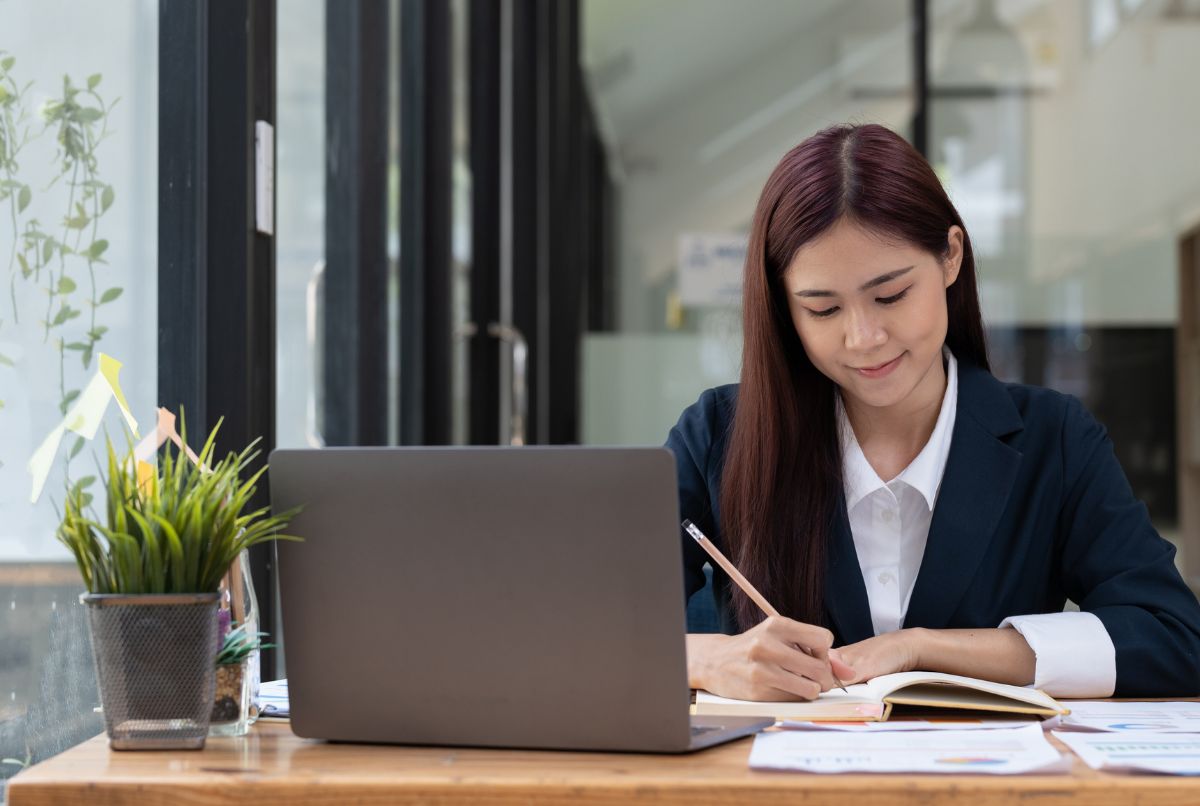 Nên chọn hộ kinh doanh hay công ty TNHH khi mới khởi nghiệp? Giải đáp chi tiết