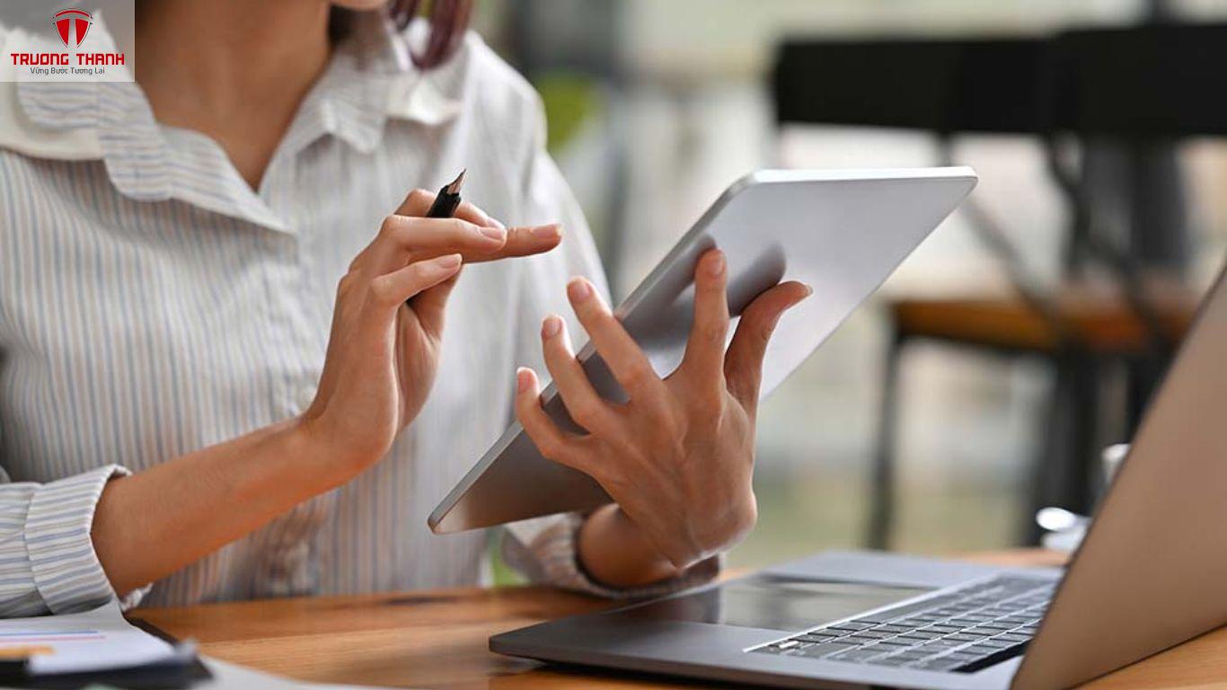 Rủi Ro Lệch Thời Điểm Xuất Hóa Đơn Khi Giao Dịch Online