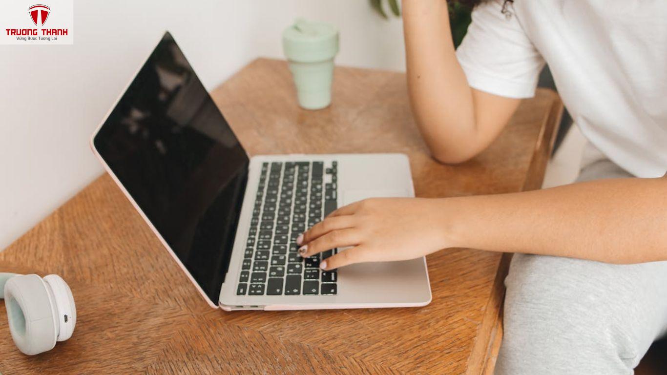Có Nên Thuê Freelancer Để Tiết Kiệm Chi Phí Trong Giai Đoạn Đầu Khởi Nghiệp