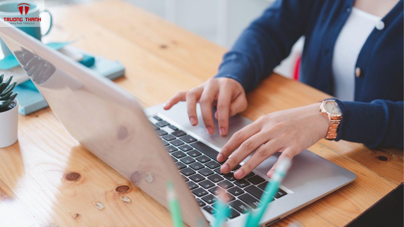 Công Việc Kế Toán Trong Doanh Nghiệp Logistics Vận Tải Hàng Ngày