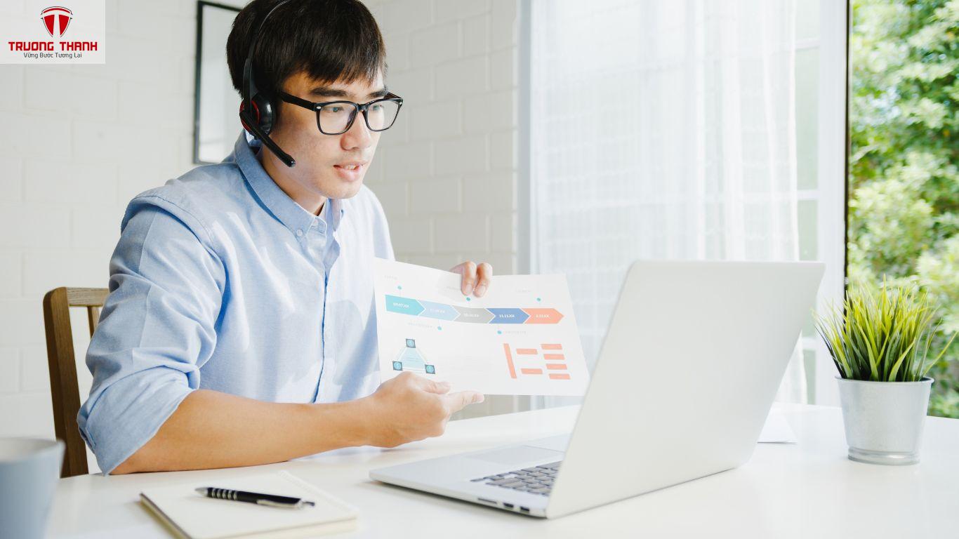 Khi Người Quen Không Tin Vào Kế Hoạch Có Nên Chia Sẻ Thêm Không?