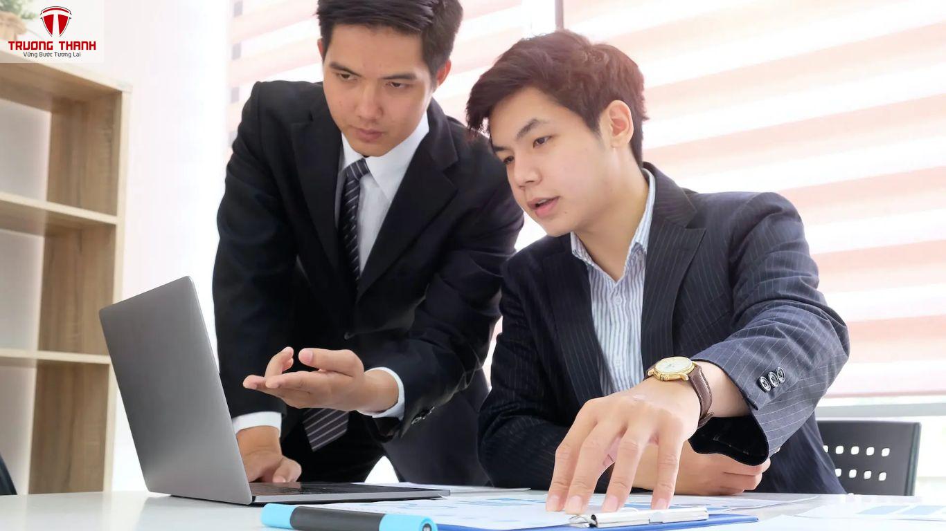 Khởi Nghiệp Khi Đang Làm Thuê Nên Mạo Hiểm Hay Đi Từng Bước