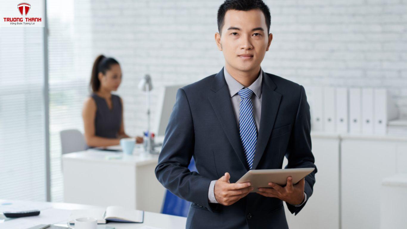 Khởi Nghiệp Khi Đang Làm Thuê Nên Mạo Hiểm Hay Đi Từng Bước