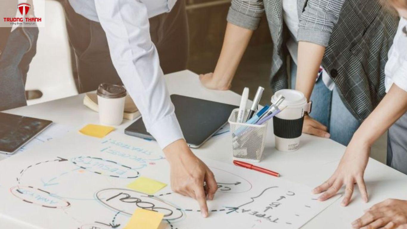 Khởi Nghiệp Một Mình Hay Có Đối Tác Cách Nào An Toàn Hơn