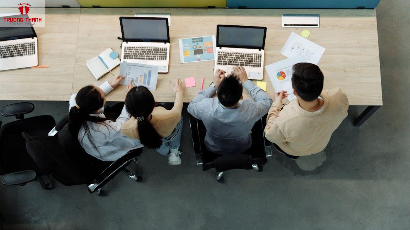 Làm Thế Nào Để Thu Hút Người Giỏi Dù Chưa Có Tiền Trả Cao 