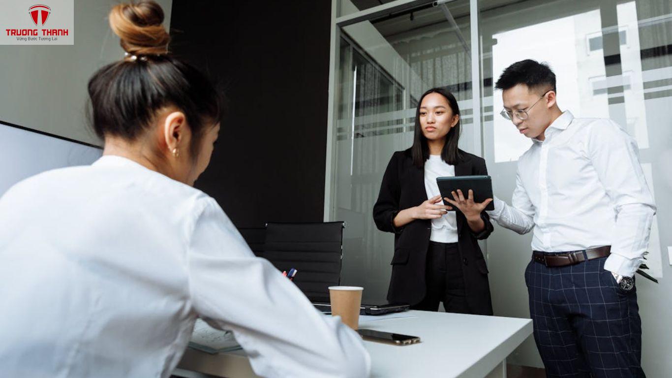 Làm Thế Nào Để Thu Hút Người Giỏi Dù Chưa Có Tiền Trả Cao 