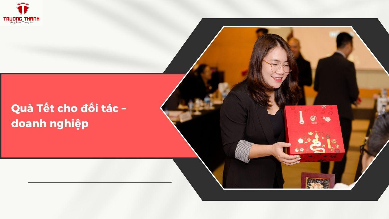 Tết Nên Tặng Quà Gì? Tổng Hợp Quà Tết Ý Nghĩa Và Độc Đáo Cho Gia Đình, Bạn Bè, Đối Tác