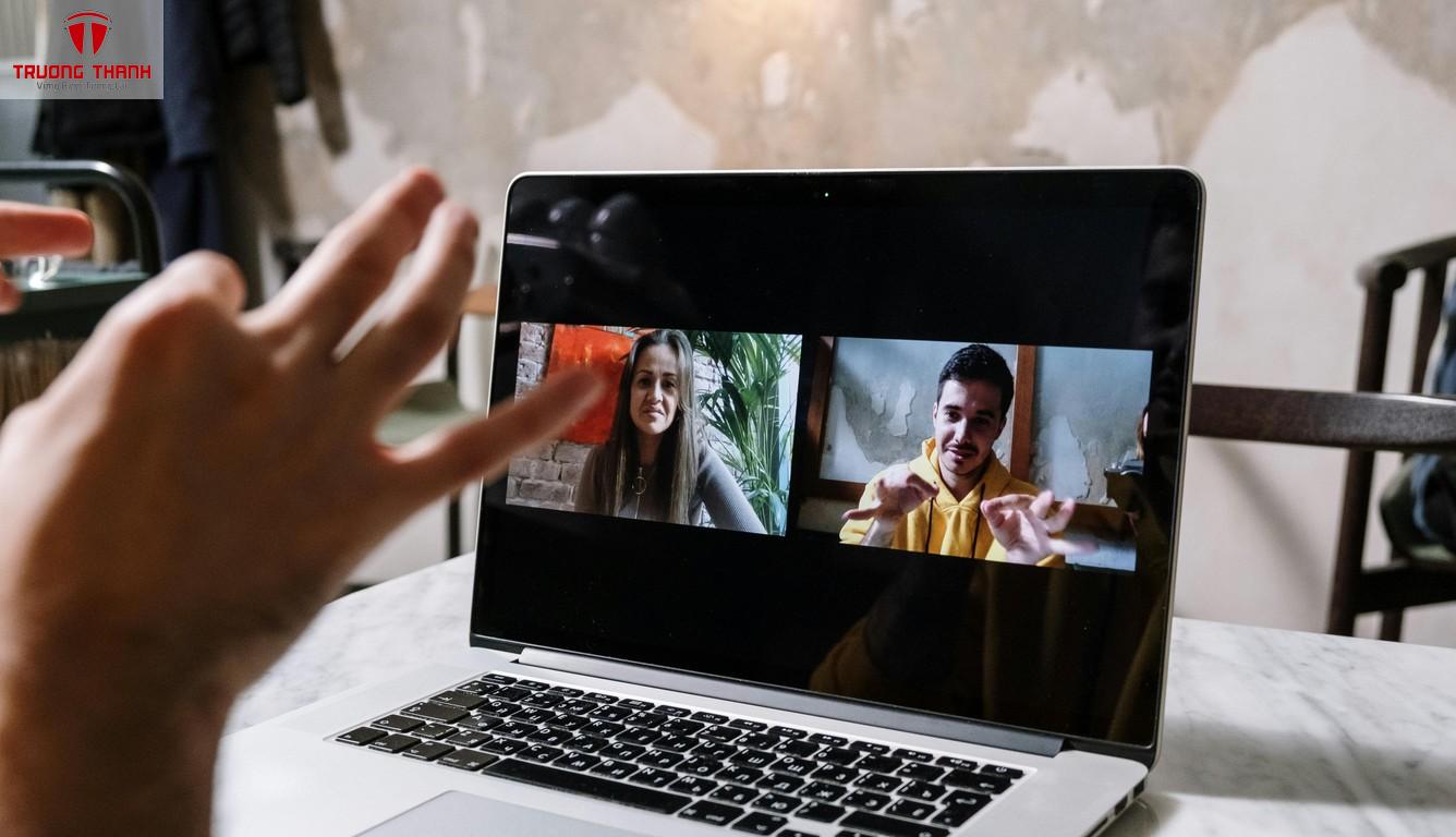Tư vấn qua chat online và xử lý băn khoăn của khách