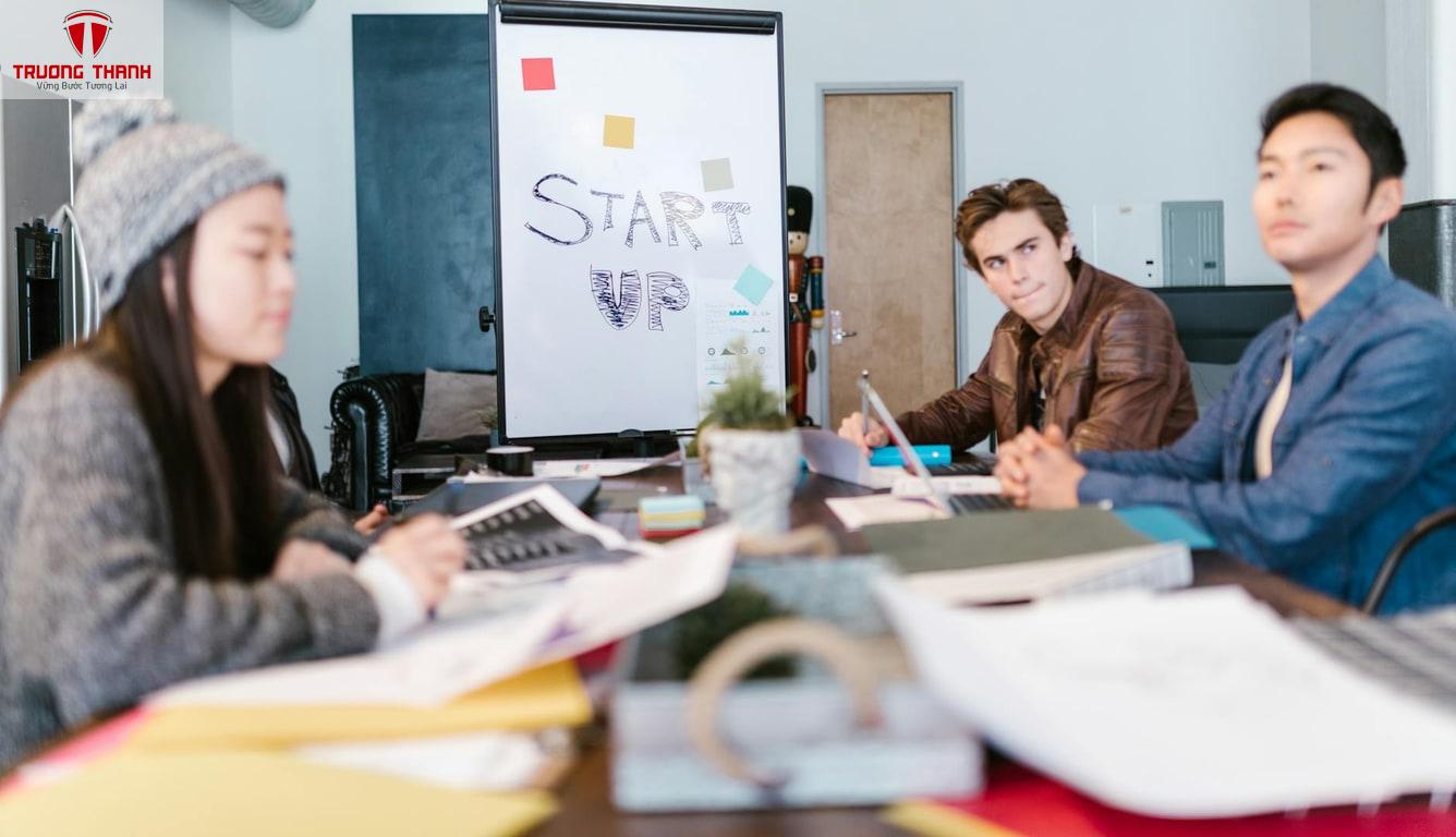 minh họa: startup team