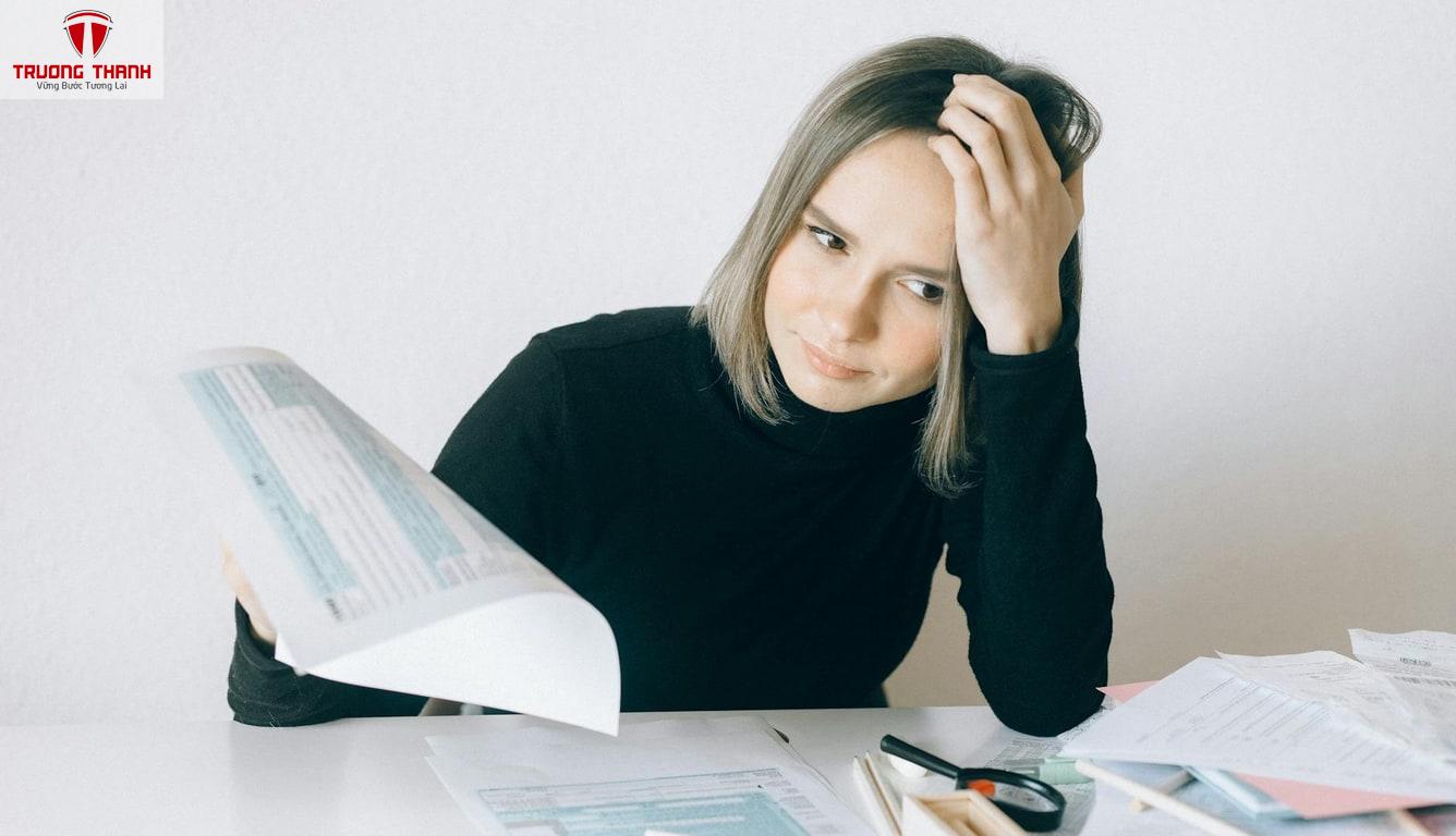 minh họa: accountant stress