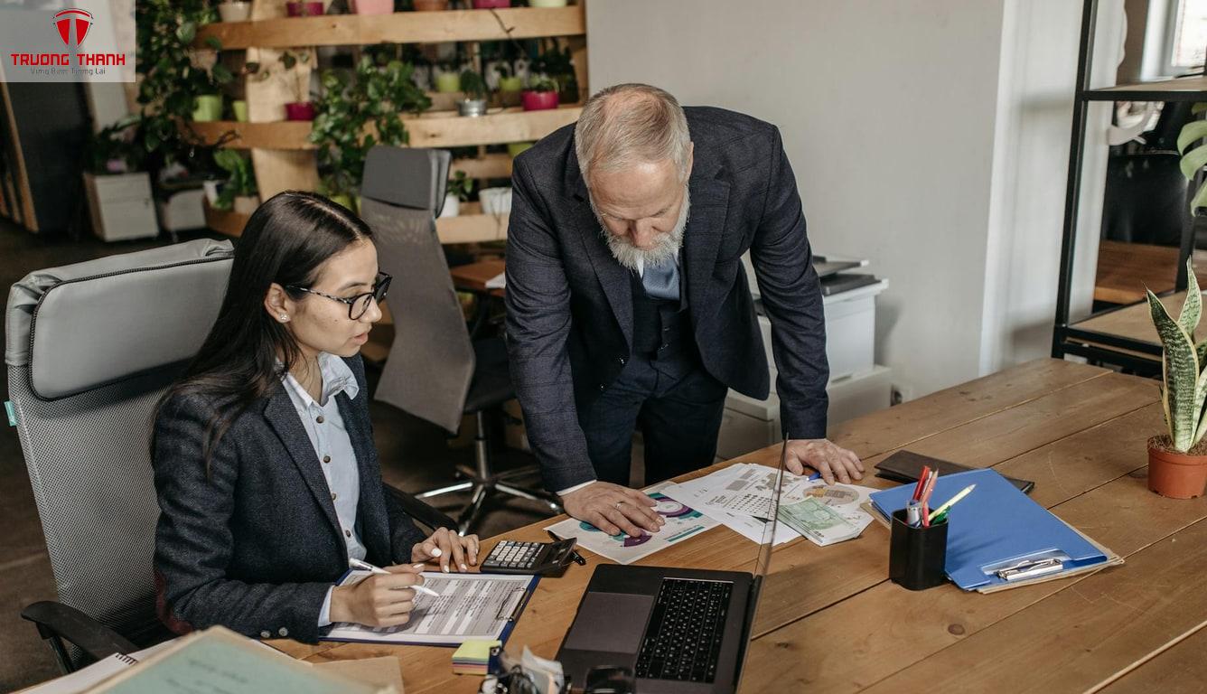 minh họa: employee turnover