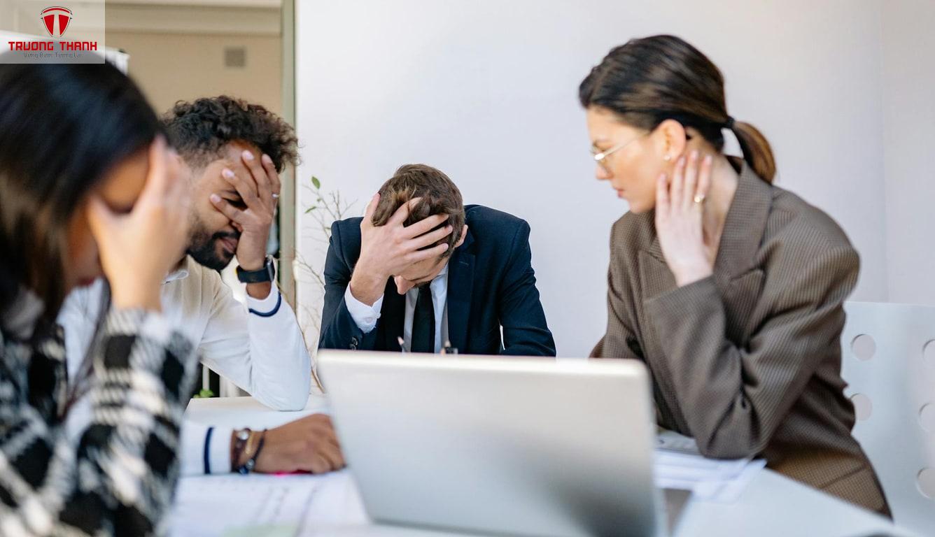 minh họa: office stress