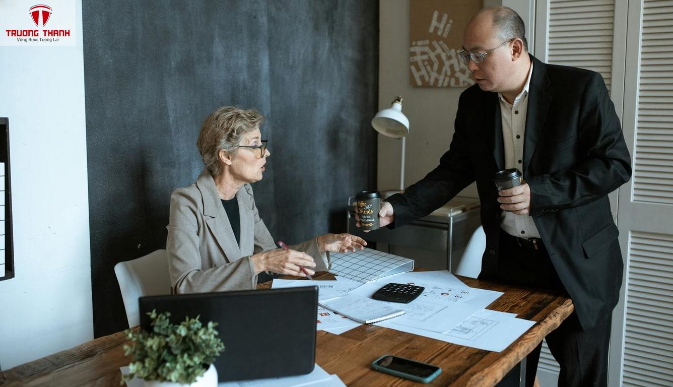 minh họa: business owner office