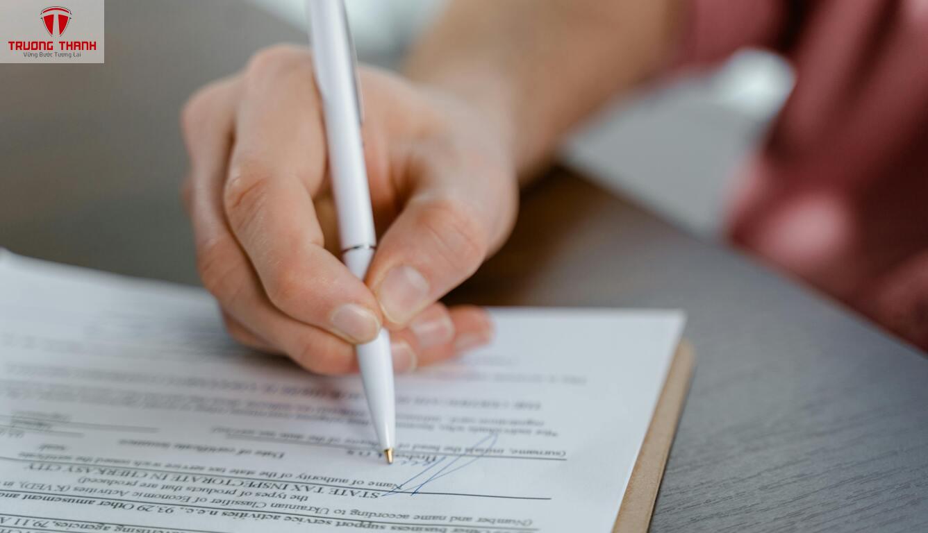 Ký hồ sơ, văn bản – bước hoàn thiện thủ tục cho công ty mới