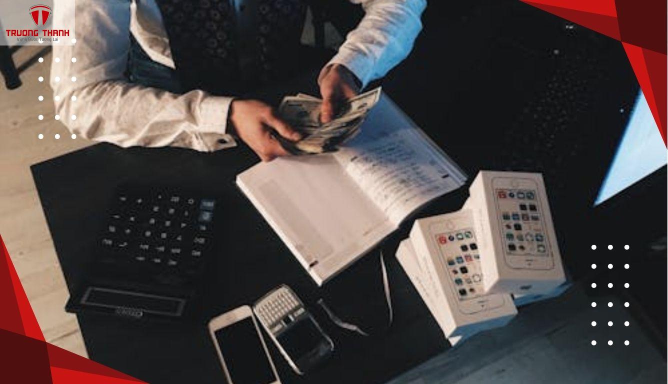 Startup Nên Tự Làm Kế Toán Hay Thuê Dịch Vụ Bên Ngoài?