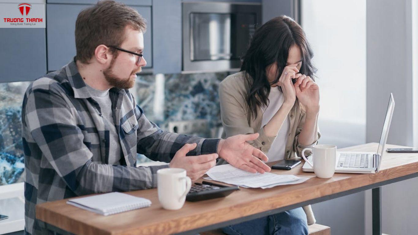 Những Dấu Hiệu Nào Cho Thấy Doanh Nghiệp Đang Gặp Rủi Ro Tài Chính?