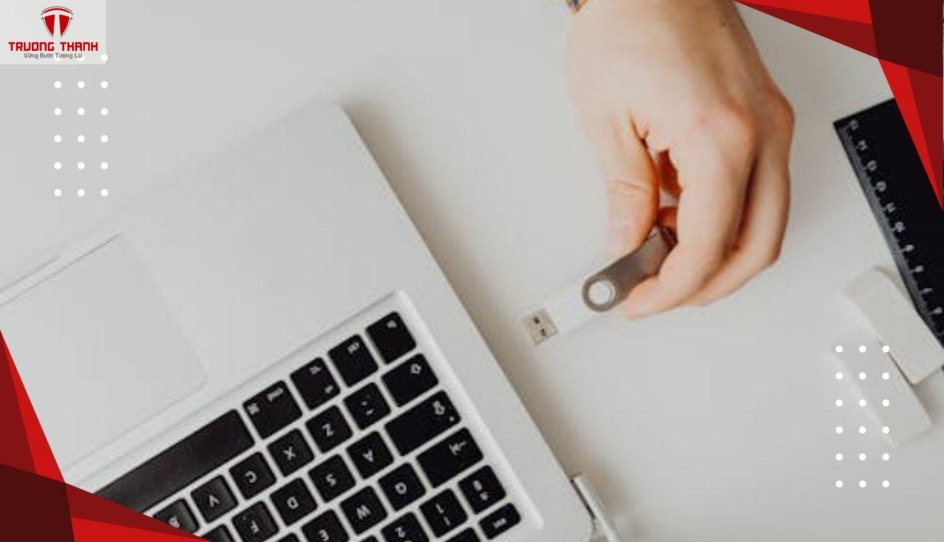 Vì Sao Doanh Nghiệp Đang Chuyển Sang Dùng Phần Mềm Kế Toán Online?