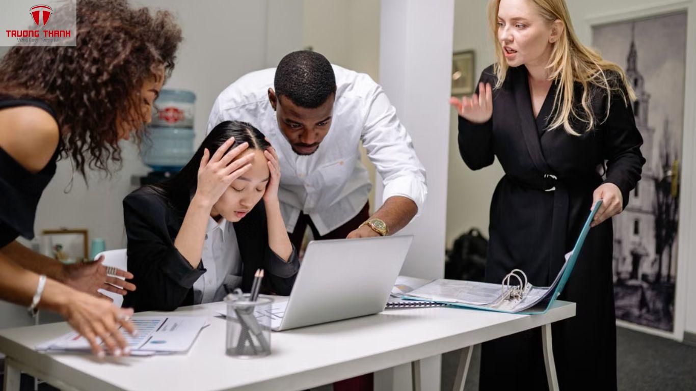 Xử Lý Mâu Thuẫn Nội Bộ Thế Nào Để Không Ảnh Hưởng Công Việc?