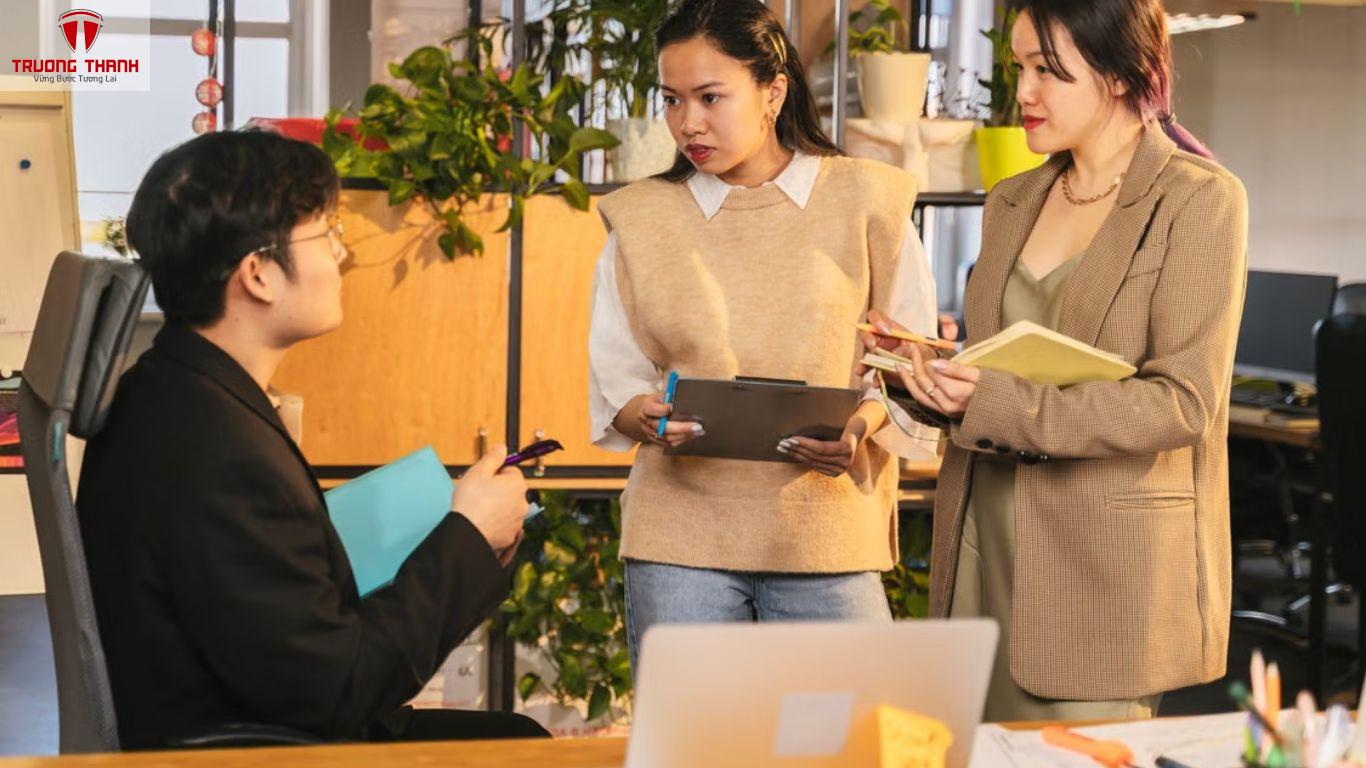 Xử Lý Mâu Thuẫn Nội Bộ Thế Nào Để Không Ảnh Hưởng Công Việc?