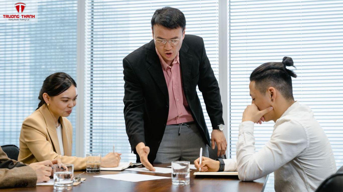 Xử Lý Mâu Thuẫn Nội Bộ Thế Nào Để Không Ảnh Hưởng Công Việc?