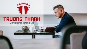 Chủ Doanh Nghiệp Nên Tập Trung Điều Hành Hay Trực Tiếp Xử Lý Công Việc?