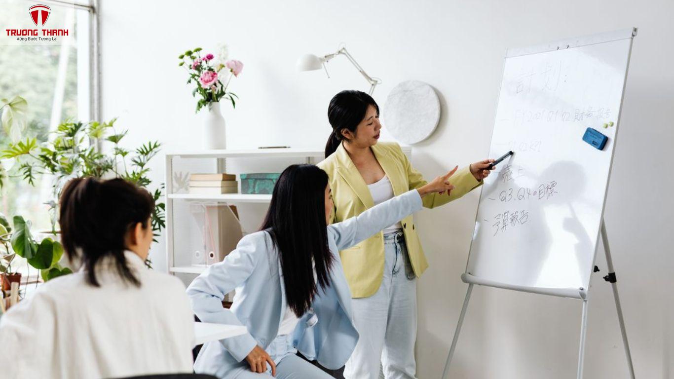 Vì Sao Người Chủ Doanh Nghiệp Cần Liên Tục Học Hỏi Và Cập Nhật?