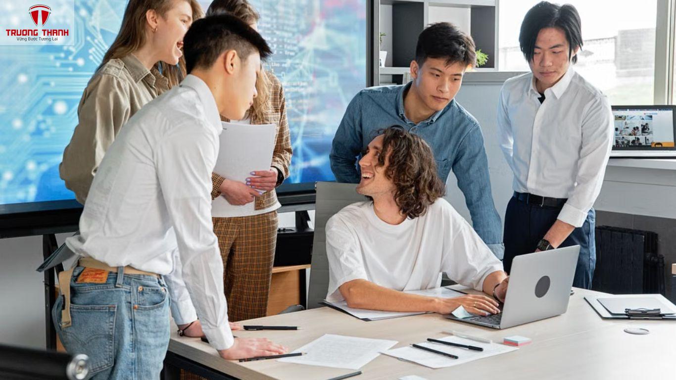 Kết Hợp Con Người Và Công Nghệ Thế Nào Để Vận Hành Hiệu Quả?