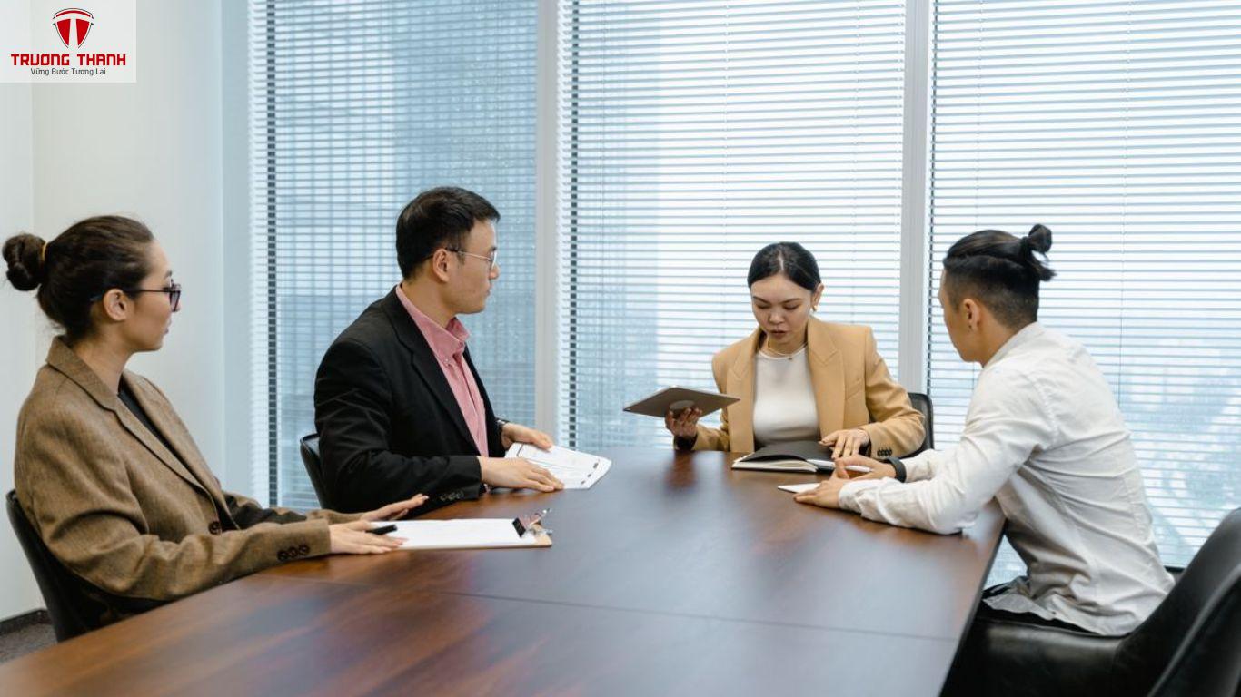 Làm Sao Để Cuộc Họp Ngắn Gọn Mà Vẫn Hiệu Quả?