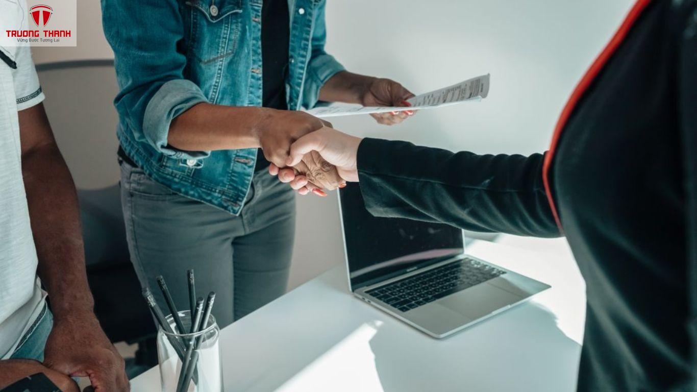 Khi Nào Nên Tuyển Thêm Người Và Khi Nào Nên Tối Ưu Đội Hiện Tại?